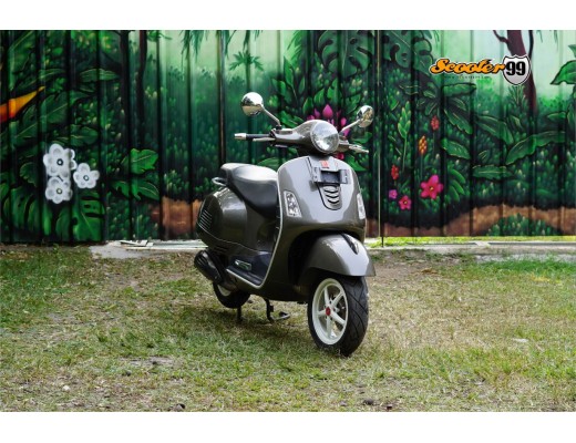 Vespa GTS Super 150 Grey – Timeless Italian Design Meets Modern Performance